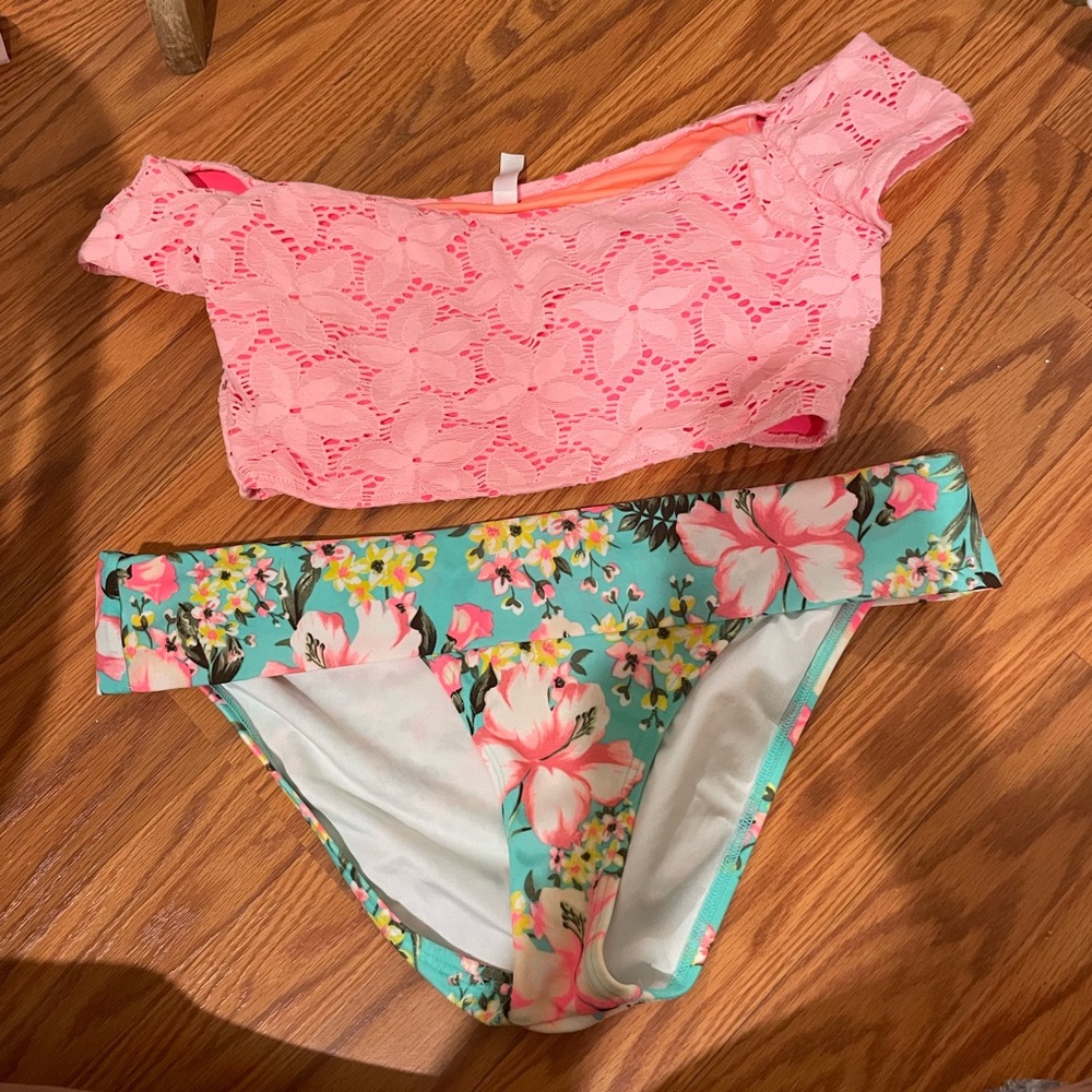 Victoria's Secret Coral Lace Swim Top with floral bottoms. Size medium